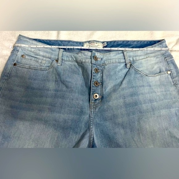 Torrid women’s plus size 22 essential blue jean denim raw hem cozy shorts - Picture 4 of 7